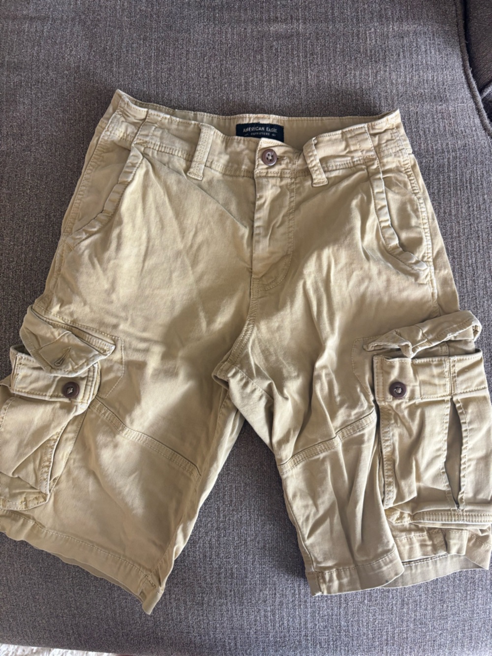 men’s light khaki cargo shorts